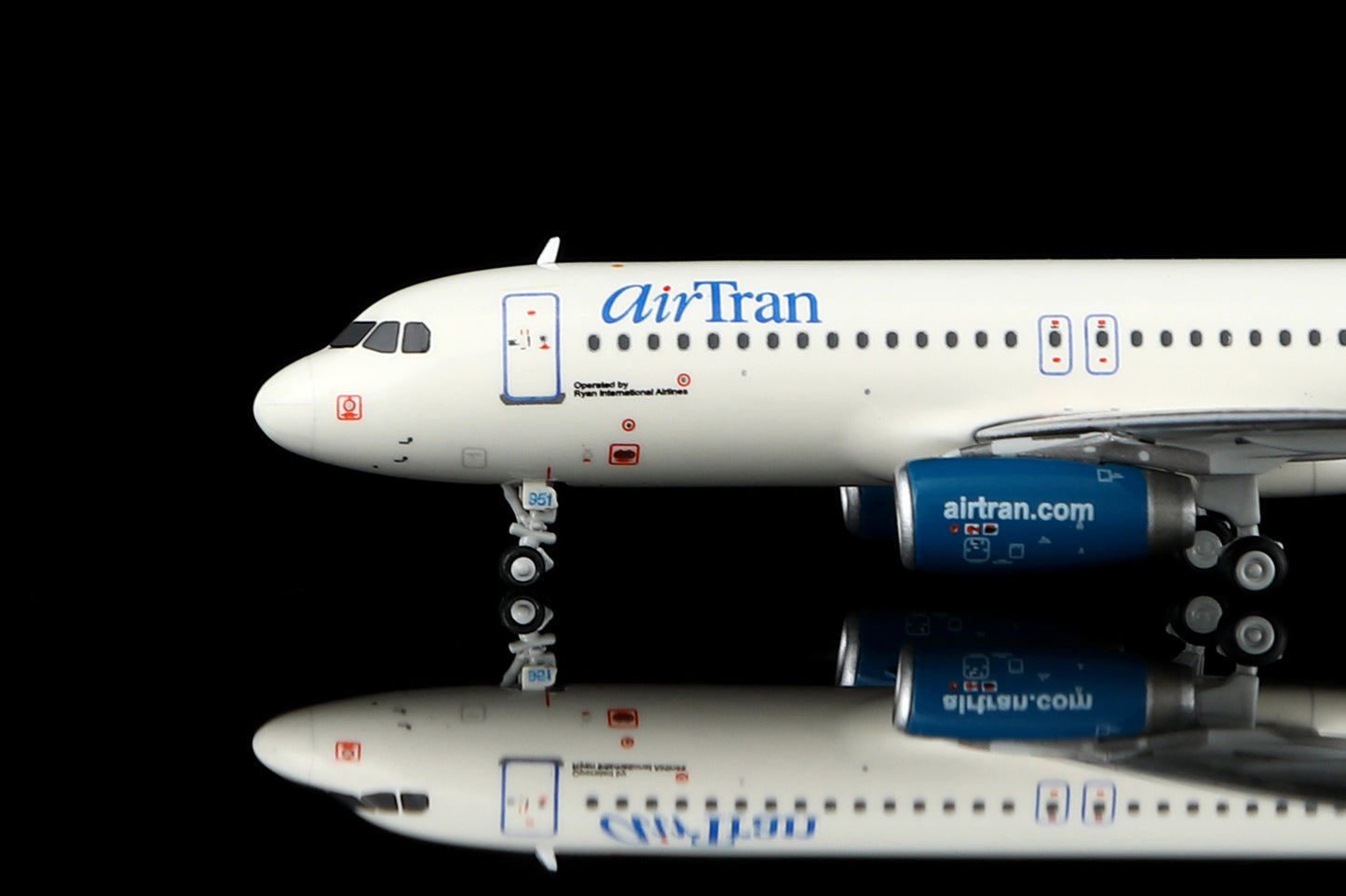 AirTran Airbus A320-233 N951LF Scale 1:400