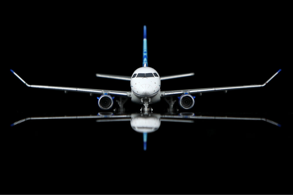 (Retailer Exclusive) United “Mesa Airlines” Embraer 175 N85320 Scale 1:400