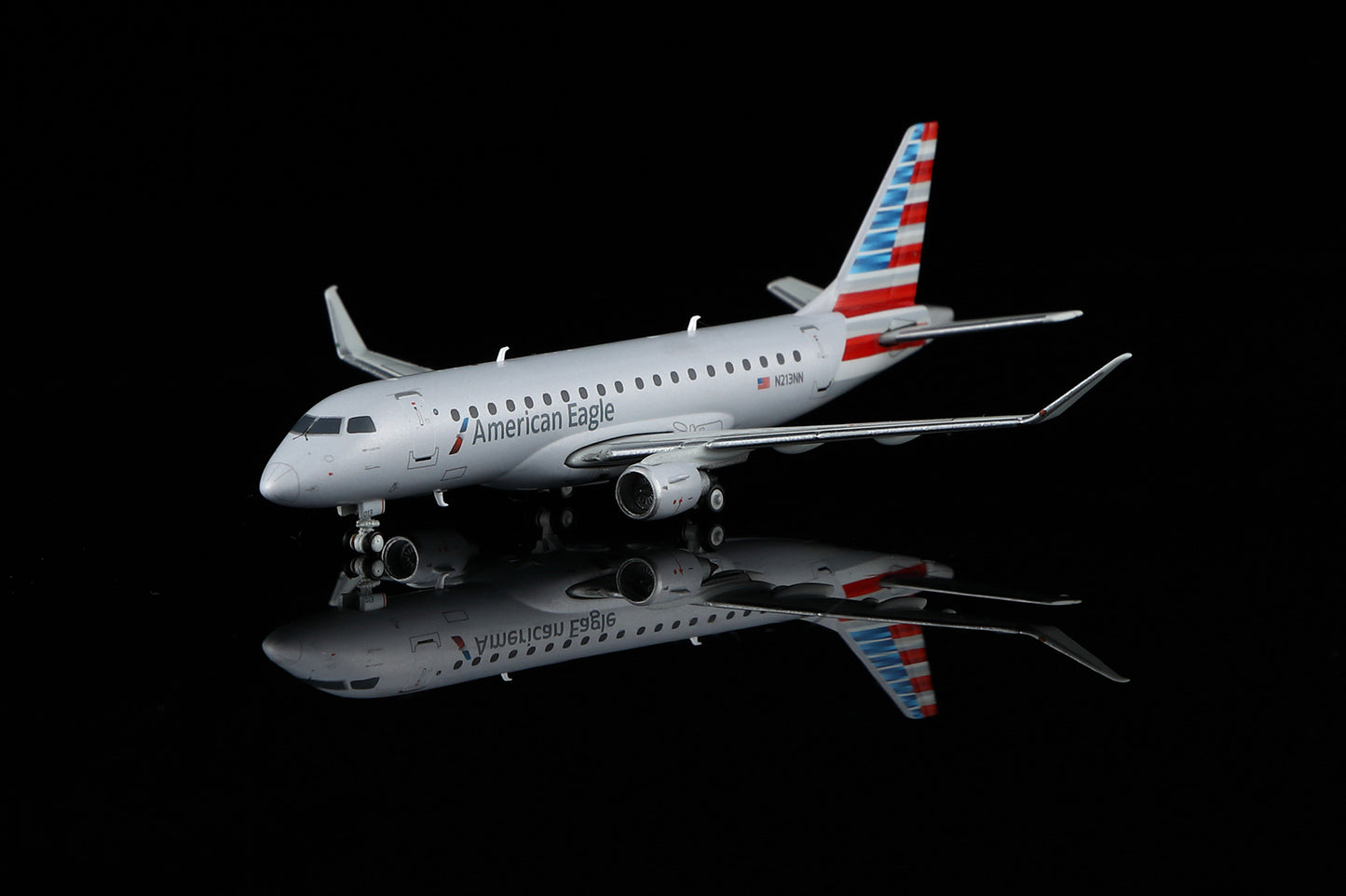 (Retailer Exclusive) American “Compass Airlines” Embraer 175 N213NN Scale 1:400
