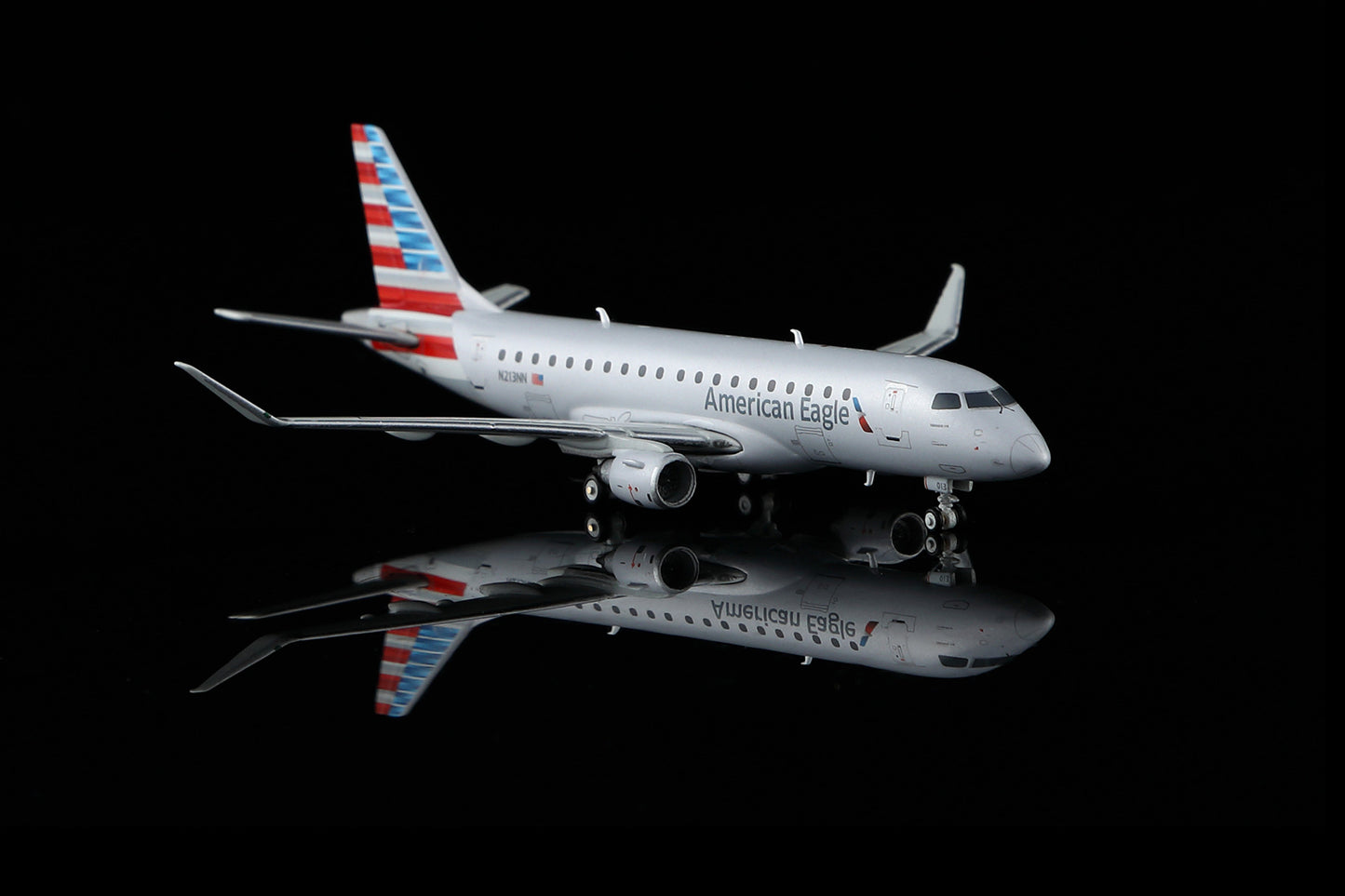 (Retailer Exclusive) American “Compass Airlines” Embraer 175 N213NN Scale 1:400