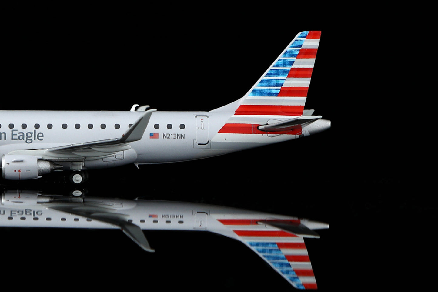 (Retailer Exclusive) American “Compass Airlines” Embraer 175 N213NN Scale 1:400