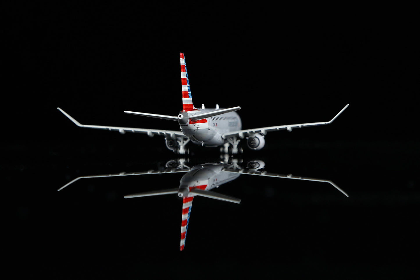 (Retailer Exclusive) American “Compass Airlines” Embraer 175 N213NN Scale 1:400