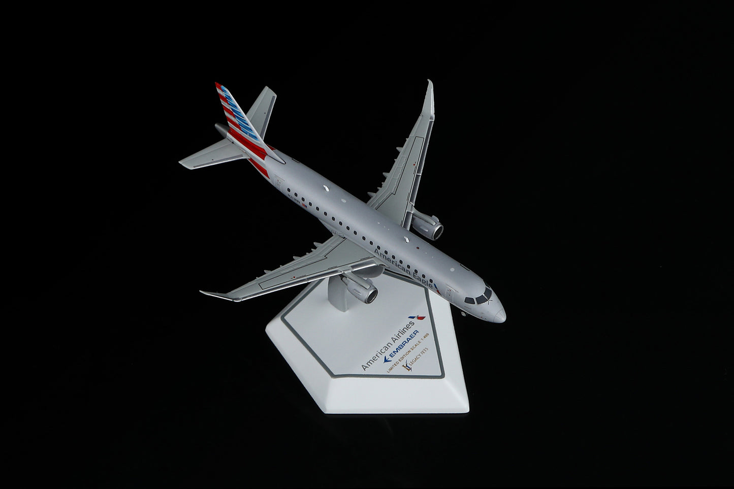 (Retailer Exclusive) American “Compass Airlines” Embraer 175 N213NN Scale 1:400